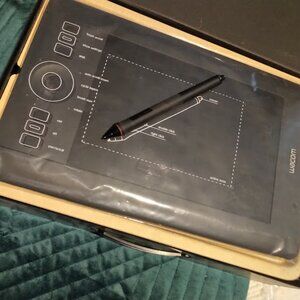 Intuos Pro, Brand New, Never Been set up